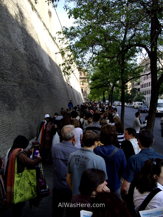 VATICANO MUSEOS 1. Museum cola queue line
