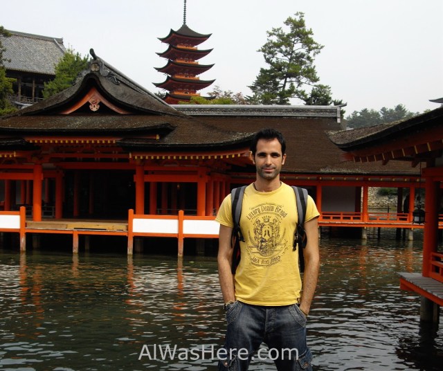En el Santuario de Itsukushima en 2008