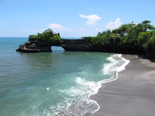 Batu Bolong