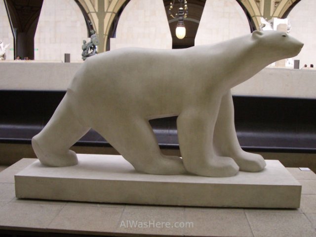 Estatua de Oso Blanco