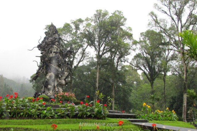 Entrada al jardín botánico