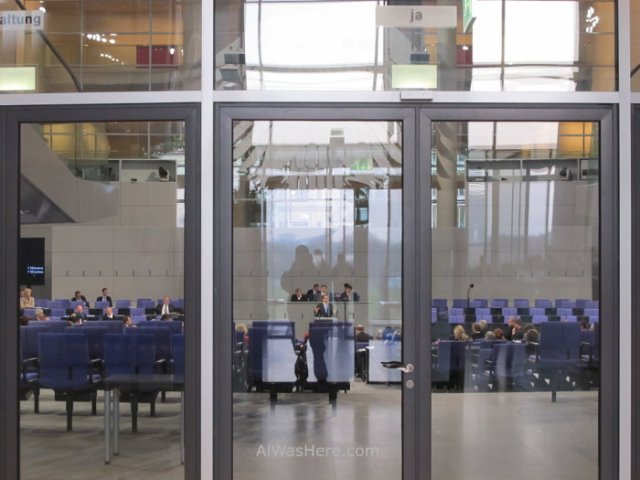 parlamentarios-en-una-sesion