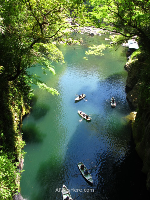 vista-de-la-parte-este-del-rio-desde-el-puente-takachiho-gorge