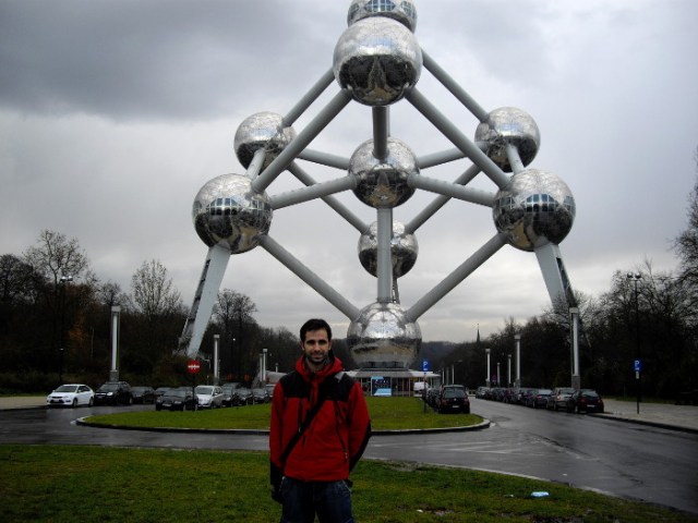 con-el-atomium-bruselas-belgica-brussels-belgium
