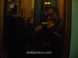 mi-amigo-yves-wailly-y-yo-sentados-en-el-suelo-entre-dos-vagones-en-un-trayecto-de-tren