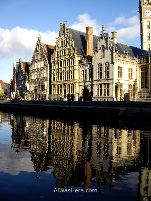 edificios de la calle Graslei reflejando en el canal del río Lys. Gante Belgica. building reflection river Ghent Belgium
