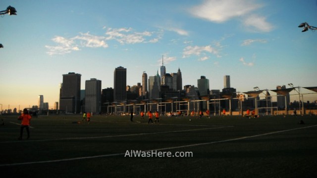 BROOKLYN 6. Brooklyn Bridge Park vista Manhattan campo futbol, Nueva York. New view soccer field