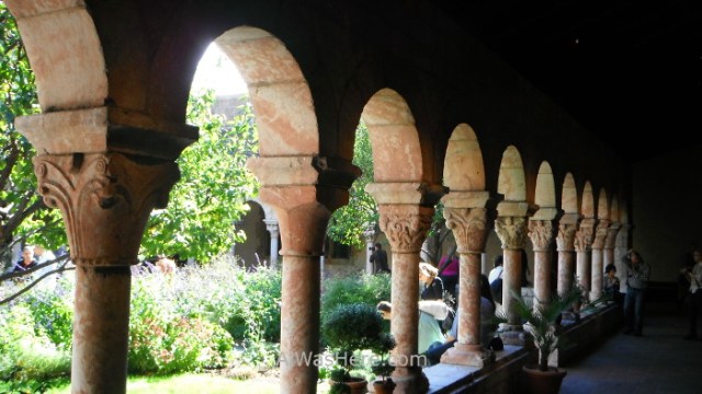 Nueva York Metropolitan 21. Patio del Cloisters courtyard Museo Arte, Art Museum, Nueva York. New.