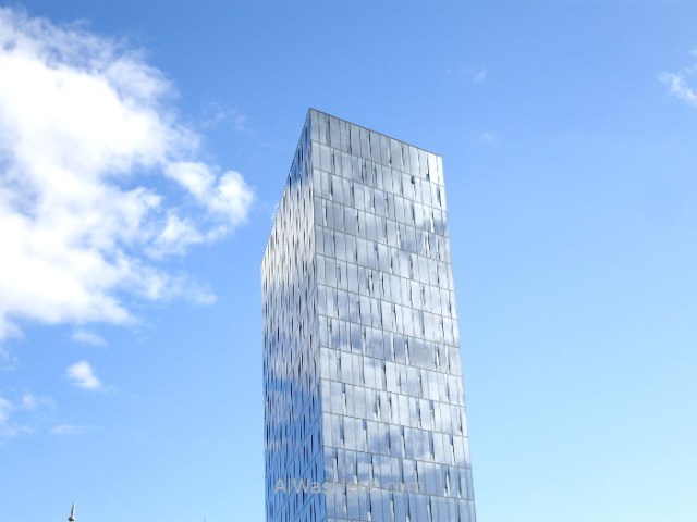 REIKIAVIK 4 sculpture and shore walk edificio moderno building Reykjavik Islandia Iceland