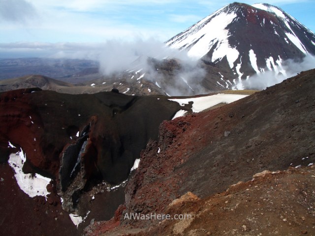TONGARIRO NATIONAL PARK 3 Alpine Crossing Monte Ngauruhoe Crater rojo Destino Señor Anillos, Parque Nacional Nueva Zelanda. Mount Doom Red Lord Rings New Zealand