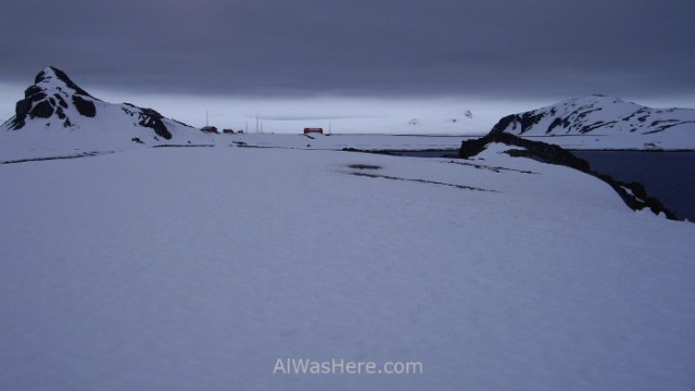 Antártida 4 Half Moon Island Antarctica Media Luna Base argentina Camara Argentinian