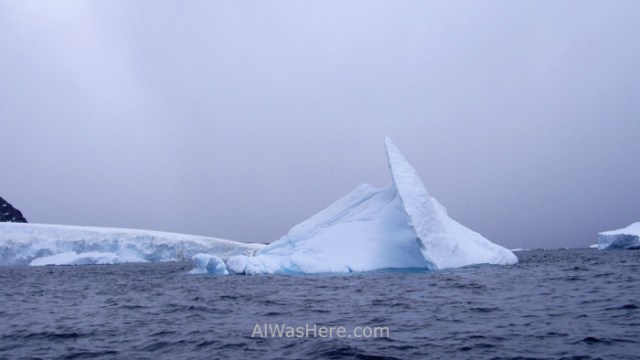 Iceberg en Cuverville Island Antartida, Antarctica (4)