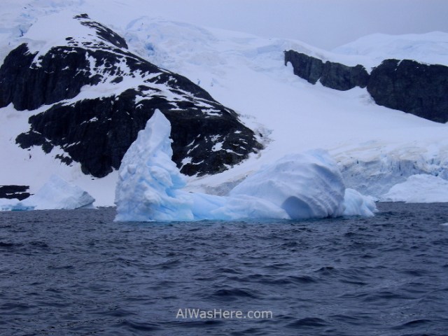 Iceberg en Cuverville Island Antartida, Antarctica (6)