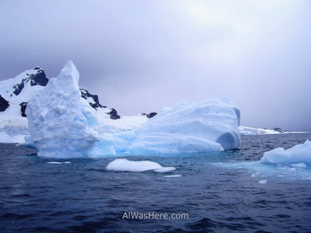 Iceberg en Cuverville Island Antartida, Antarctica